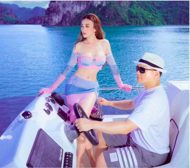 Vừa khoe loạt ảnh tình tứ với Shark Bình ở du thuyền, Phương Oanh lại bị chê thẩm mỹ kém và sến súa